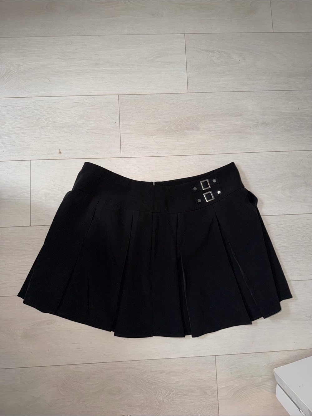SHEIN Black Pleated Skater Mini Skirt with Buckle Detail